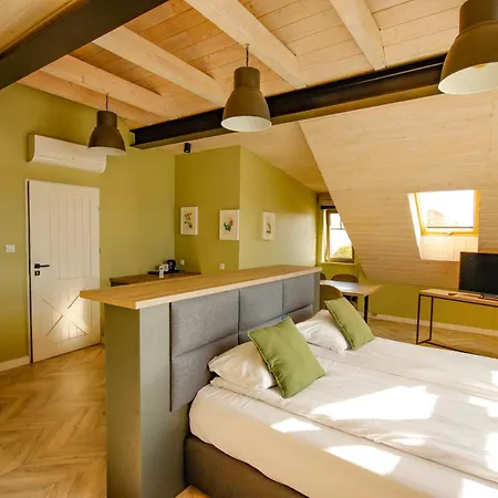 Apart-hotel Kamienica Portowa 3*